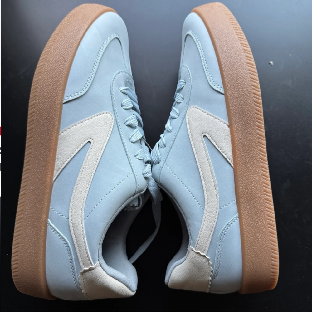 Dolce Vita Women's Voyage Sneaker Light Blue and White Sneakers 7 - Picture 4 of 11